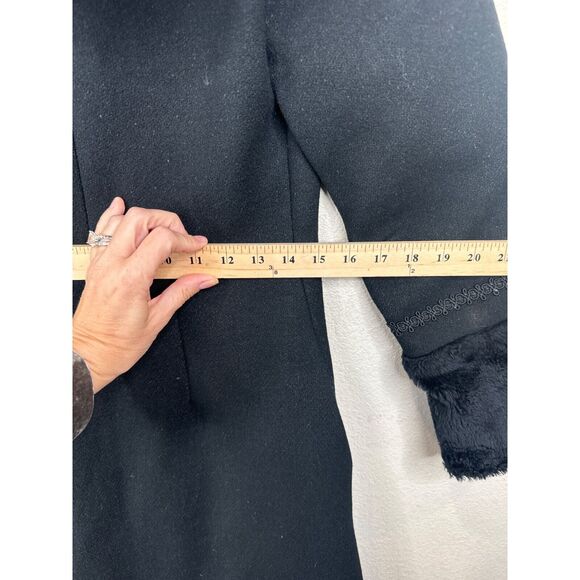 Elegant‎ Black & Faux Fur Trimmed Coat With Hood & Button Detail Pennylane VTG M - Picture 8 of 8